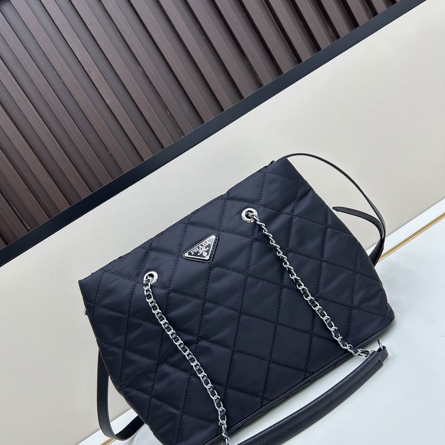 Pra*a shopping bags
